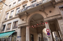 Viennaslide-05270105 Das 1. Arrondissement liegt am Hang des Croix-Rousse und auf der nördlichen Seite der Halbinsel, die durch den Zusammenfluss von Saône und Rhône gebildet wird. Die vielen Lokale machen es zum Ausgehviertel der Stadt.