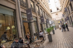 Viennaslide-05270109 Das 1. Arrondissement liegt am Hang des Croix-Rousse und auf der nördlichen Seite der Halbinsel, die durch den Zusammenfluss von Saône und Rhône gebildet wird. Die vielen Lokale machen es zum Ausgehviertel der Stadt.