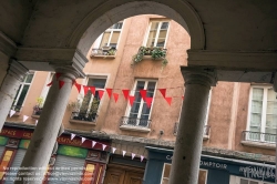 Viennaslide-05270110 Das 1. Arrondissement liegt am Hang des Croix-Rousse und auf der nördlichen Seite der Halbinsel, die durch den Zusammenfluss von Saône und Rhône gebildet wird. Die vielen Lokale machen es zum Ausgehviertel der Stadt.