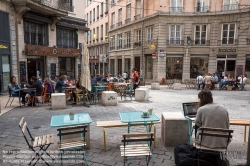 Viennaslide-05270113 Das 1. Arrondissement liegt am Hang des Croix-Rousse und auf der nördlichen Seite der Halbinsel, die durch den Zusammenfluss von Saône und Rhône gebildet wird. Die vielen Lokale machen es zum Ausgehviertel der Stadt.