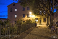 Viennaslide-05270123 Das 1. Arrondissement liegt am Hang des Croix-Rousse und auf der nördlichen Seite der Halbinsel, die durch den Zusammenfluss von Saône und Rhône gebildet wird. Die vielen Lokale machen es zum Ausgehviertel der Stadt.