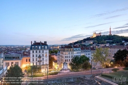 Viennaslide-05271012f Lyon, Panorama von Rue des Tables Claudiennes mit Blick auf Notre-Dame de Fourviere und Tour metallique - Lyon, Panorama from Rue des Tables Claudiennes and Viev towards Notre-Dame de Fourviere and Tour metallique