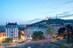 Viennaslide-05271013f Lyon, Panorama von Rue des Tables Claudiennes mit Blick auf Notre-Dame de Fourviere und Tour metallique - Lyon, Panorama from Rue des Tables Claudiennes and Viev towards Notre-Dame de Fourviere and Tour metallique