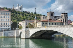 Viennaslide-05271915f Lyon, Saone, Pont Bonaparte, dahinter Kathedrale von Lyon und Basilique Notre Dame de Fourviere - Lyon, Saone, Pont Bonaparte, Lyon Cathedral and Basilique Notre Dame de Fourviere