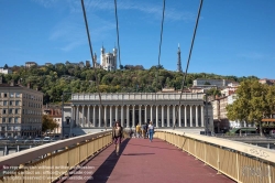 Viennaslide-05271922 Lyon, Saone, Passerelle de Palais du Justice, dahinter Justizpalast und Basilique Notre Dame de Fourviere - Lyon, Saone, Passerelle de Palais du Justice, Palais de Justice and Basilique Notre Dame de Fourviere