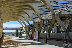 Viennaslide-05273981 Lyon, Flughafen Saint-Exupery, Flughafenbahnhof Satolas von Architekt Santiago Calatrava, Rhone Alpes, Frankreich // Lyon, Airport Lyon Saint-Exupery, Airport TGV Station Satolas by Architect Santiago Calatrava, Rhone Alpes, Frankreich