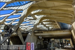 Viennaslide-05273982 Lyon, Flughafen Saint-Exupery, Flughafenbahnhof Satolas von Architekt Santiago Calatrava, Rhone Alpes, Frankreich // Lyon, Airport Lyon Saint-Exupery, Airport TGV Station Satolas by Architect Santiago Calatrava, Rhone Alpes, Frankreich