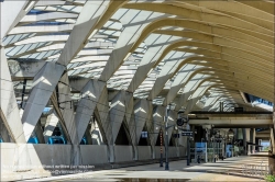 Viennaslide-05273983 Lyon, Flughafen Saint-Exupery, Flughafenbahnhof Satolas von Architekt Santiago Calatrava, Rhone Alpes, Frankreich // Lyon, Airport Lyon Saint-Exupery, Airport TGV Station Satolas by Architect Santiago Calatrava, Rhone Alpes, Frankreich