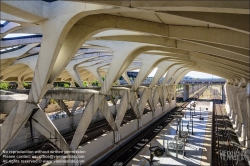 Viennaslide-05273984 Lyon, Flughafen Saint-Exupery, Flughafenbahnhof Satolas von Architekt Santiago Calatrava, Rhone Alpes, Frankreich // Lyon, Airport Lyon Saint-Exupery, Airport TGV Station Satolas by Architect Santiago Calatrava, Rhone Alpes, Frankreich