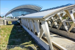 Viennaslide-05273987 Lyon, Flughafen Saint-Exupery, Flughafenbahnhof Satolas von Architekt Santiago Calatrava, Rhone Alpes, Frankreich // Lyon, Airport Lyon Saint-Exupery, Airport TGV Station Satolas by Architect Santiago Calatrava, Rhone Alpes, Frankreich