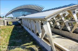 Viennaslide-05273987 Lyon, Flughafen Saint-Exupery, Flughafenbahnhof Satolas von Architekt Santiago Calatrava, Rhone Alpes, Frankreich // Lyon, Airport Lyon Saint-Exupery, Airport TGV Station Satolas by Architect Santiago Calatrava, Rhone Alpes, Frankreich