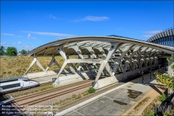 Viennaslide-05273997 Lyon, Flughafen Saint-Exupery, Flughafenbahnhof Satolas von Architekt Santiago Calatrava, Rhone Alpes, Frankreich // Lyon, Airport Lyon Saint-Exupery, Airport TGV Station Satolas by Architect Santiago Calatrava, Rhone Alpes, Frankreich