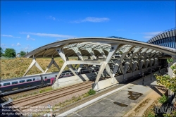 Viennaslide-05273998 Lyon, Flughafen Saint-Exupery, Flughafenbahnhof Satolas von Architekt Santiago Calatrava, Rhone Alpes, Frankreich // Lyon, Airport Lyon Saint-Exupery, Airport TGV Station Satolas by Architect Santiago Calatrava, Rhone Alpes, Frankreich