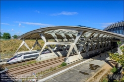 Viennaslide-05273999 Lyon, Flughafen Saint-Exupery, Flughafenbahnhof Satolas von Architekt Santiago Calatrava, Rhone Alpes, Frankreich // Lyon, Airport Lyon Saint-Exupery, Airport TGV Station Satolas by Architect Santiago Calatrava, Rhone Alpes, Frankreich