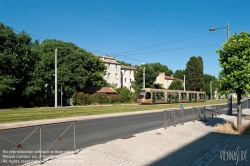 Viennaslide-05294040 Montpellier, moderne Tramway Linie 4, Fahrzeugdesign von Christian Lacroix - Montpellier, modern Tramway Line 4, Design by Christian Lacroix, Place Albert 1er