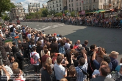 Viennaslide-05300142 Paris, Menschenmenge wartet auf die Tour de France - Paris, Crowd waiting for Tour de France