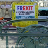 Viennaslide-05300181 Paris, Frexit-Plakat