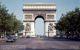 Viennaslide-05301500 Der Arc de Triomphe de l’Étoile (dt. Triumphbogen des Sterns) oder kurz Arc de Triomphe ist ein von 1806 bis 1836 errichtetes Denkmal an der Place Charles-de-Gaulle in Paris. Er gehört zu den Wahrzeichen der Metropole.