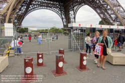 Viennaslide-05302107 Paris, Anti-Terror-Massnahmen vor dem Eiffelturm