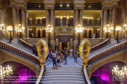Viennaslide-05302368 Die Opéra Garnier, auch Palais Garnier genannt, ist eines der zwei Pariser Opernhäuser, die der staatlichen Institution Opéra National de Paris unterstehen. Sie wurde 1875 eröffnet und steht am rechten Seineufer im 9. Arrondissement. Ihren Namen verdankt sie ihrem Erbauer Charles Garnier.