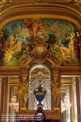 Viennaslide-05302371 Die Opéra Garnier, auch Palais Garnier genannt, ist eines der zwei Pariser Opernhäuser, die der staatlichen Institution Opéra National de Paris unterstehen. Sie wurde 1875 eröffnet und steht am rechten Seineufer im 9. Arrondissement. Ihren Namen verdankt sie ihrem Erbauer Charles Garnier.