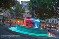 Viennaslide-05303515 Paris, Brunnen vor dem Palais Royal - Paris, Fountain in Front of Palais Royal