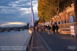 Viennaslide-05307050 Paris, Abend an der Seine, Paris Plage - Paris, Evening at the Banks of the River Seine, Paris Plage