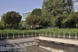 Viennaslide-05309123 Der Jardin Atlantique ist eine öffentliche Grünfläche in Paris über den Gleisen des Bahnhofs Montparnasse im 15. Arrondissement. Sie umfasst eine Fläche von 3.5 Hektar.