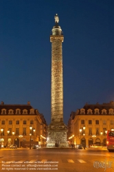 Viennaslide-05311027 Die Place Vendôme ist einer der fünf „königlichen Plätze“ von Paris und liegt inmitten der Stadt zwischen der Pariser Oper und dem Tuileriengarten im 1. Arrondissement. Die mitten auf der Place Vendôme in Paris stehende Colonne Vendôme ist eine Siegessäule, die 1806 bis 1810 errichtet wurde.