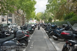 Viennaslide-05313013 Paris, Motorradparkplatz