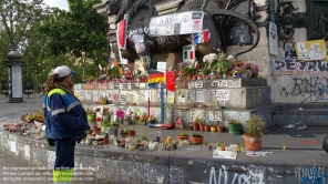 Viennaslide-05313911 Paris, Place de la Republique, Monument à la République, Gedenken an die Terroranschläge bei Charlie Hebdo, 'Je Suis Charlie'