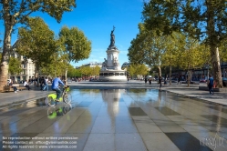 Viennaslide-05313932 Paris, Place de la Republique, Mirroir d'Eau und Monument à la République