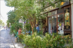 Viennaslide-05314567 Paris, Straßenbegrünung in der rue des Rosiers im Marais // Paris, Street Greenery at rue des Rosiers in the Marais Quarter