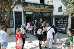 Viennaslide-05315063 Paris, Buchhandlung Shakespeare & Company, Overtourism // Paris, Shakespeare & Company Bookshop, Overtourism