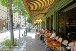 Viennaslide-05323018 Butte aux Cailles ist der Name eines Hügels (franz. butte) in Paris. Er liegt im 13. Arrondissement. Dieses unweit der Place d'Italie gelegene frühere Arbeiterviertel steht in starkem Kontrast zu den dort entstandenen Hochhäusern. Hier ist das Bild geprägt von kleinen, malerischen, oft noch mit Kopfsteinpflaster versehenen Straßen, vorwiegend niedrigen Häusern und zahlreichen Restaurants und Cafés.
