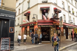 Viennaslide-05323032 Butte aux Cailles ist der Name eines Hügels (franz. butte) in Paris. Er liegt im 13. Arrondissement. Dieses unweit der Place d'Italie gelegene frühere Arbeiterviertel steht in starkem Kontrast zu den dort entstandenen Hochhäusern. Hier ist das Bild geprägt von kleinen, malerischen, oft noch mit Kopfsteinpflaster versehenen Straßen, vorwiegend niedrigen Häusern und zahlreichen Restaurants und Cafés.