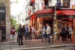 Viennaslide-05323044 Butte aux Cailles ist der Name eines Hügels (franz. butte) in Paris. Er liegt im 13. Arrondissement. Dieses unweit der Place d'Italie gelegene frühere Arbeiterviertel steht in starkem Kontrast zu den dort entstandenen Hochhäusern. Hier ist das Bild geprägt von kleinen, malerischen, oft noch mit Kopfsteinpflaster versehenen Straßen, vorwiegend niedrigen Häusern und zahlreichen Restaurants und Cafés.