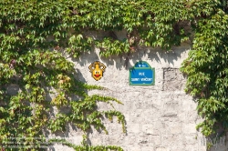 Viennaslide-05328167 Paris, Montmartre, Street Art, Invader