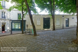 Viennaslide-05328248 Le Bateau-Lavoir war ein verwahrlostes Haus auf dem Montmartre in der Rue Ravignan Nr. 13 im 18. Arrondissement in Paris. Der Name des Hauses ging in die Kunstgeschichte ein, da um die Wende zum 20. Jahrhundert eine Gruppe von später berühmt gewordenen Künstlern dort gelebt und Ateliers gemietet hatte.