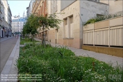 Viennaslide-05328870 Paris, begrünte und verkehrsberuhigte Schulstraße rue Ferdinand Flocon // Paris, car-free School Street rue Ferdinand Flocon