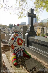 Viennaslide-05331505 Cimetiere (Friedhof) Montparnasse, Niki de Saint Phalle, Ricardo Menon Grab // Cimetiere (Cemetery) Montparnasse, Niki de Saint Phalle, Ricardo Menon Grave