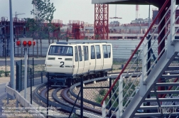 Viennaslide-05333904 Von 1973 bis 1987 entwickelte und erprobte Matra das Nahverkehrssystem Aramis – ein PRT-System, das parallel mit dem VAL entstand. Die Fahrgastkabinen von Aramis waren allerdings deutlich kleiner als beim VAL. Sie waren ursprünglich nur für vier Personen ausgelegt. Aufgrund von technischen Mängeln und fehlenden Abnehmern gab es nur Teststrecken, die später stillgelegt wurden. Sie befanden sich in Orly bei Paris sowie am Pariser Boulevard Victor (Bild).