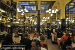 Viennaslide-05334200 Chez Chartier ist ein bekanntes Restaurant in Paris, das 1896 eröffnet wurde und sich im Hinterhaus der 7, rue du Faubourg-Montmartre befindet. Grands Boulevards ist die nächste Metrostation der Linien 8 und 9. Chez Chartier ist seit 1989 ein schützenswertes Denkmal.