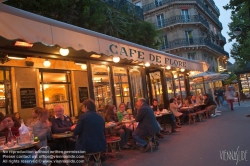Viennaslide-05334209 Das Café de Flore ist ein Café im Quartier Saint-Germain-des-Prés des 6. Arrondissements in Paris. Es liegt an der Ecke des Boulevard Saint-Germain Nr. 172 und der Rue Saint-Benoît.