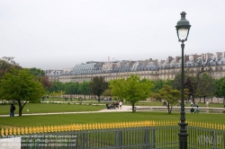Viennaslide-05338004 Der Jardin des Tuileries ist ein im französischen Stil gehaltener ehemaliger Barock-Schlosspark beim Louvre in Paris. Die Parkanlage erstreckt sich vom Place de la Concorde im Westen bis zum Louvre im Osten und ist im Süden von dem rechten Ufer der Seine, im Norden von der Rue de Rivoli begrenzt