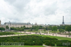 Viennaslide-05338006 Der Jardin des Tuileries ist ein im französischen Stil gehaltener ehemaliger Barock-Schlosspark beim Louvre in Paris. Die Parkanlage erstreckt sich vom Place de la Concorde im Westen bis zum Louvre im Osten und ist im Süden von dem rechten Ufer der Seine, im Norden von der Rue de Rivoli begrenzt