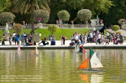 Viennaslide-05338139 Der Jardin du Luxembourg ist ein früher königlicher, heute staatlicher Schlosspark im Pariser Quartier Latin mit einer Fläche von 26 Hektar. Die Anlage gehört zum Palais du Luxembourg, in dem der Senat tagt, das Oberhaus des französischen Parlamentes.