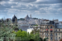 Viennaslide-05338609h Der Parc des Buttes-Chaumont ist ein Landschaftsgarten englischen Stils im nordöstlichen 19. Arrondissement von Paris. 1867 zur Weltausstellung unter Napoleon III. eröffnet, zählt der von Jean-Charles Alphand konzipierte jardin public heute mit knapp 25 Hektar zu den großen Parks der Stadt.