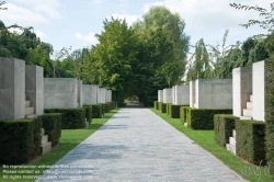 Viennaslide-05338719 Der Parc André Citroën ist eine Parkanlage in Paris. Auf einer Fläche von 14 ha wurde der Park 1992 im Herzen des 15. Arrondissements auf dem Gelände der ehemaligen Citroën-Automobilfabrik im Stil der Postmoderne von den Landschaftsgärtnern Gilles Clément und Alain Provost und den Architekten Patrick Berger, Jean-François Jodry und Jean-Paul Viguier angelegt.