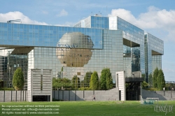 Viennaslide-05338722 Der Parc André Citroën ist eine Parkanlage in Paris. Auf einer Fläche von 14 ha wurde der Park 1992 im Herzen des 15. Arrondissements auf dem Gelände der ehemaligen Citroën-Automobilfabrik im Stil der Postmoderne von den Landschaftsgärtnern Gilles Clément und Alain Provost und den Architekten Patrick Berger, Jean-François Jodry und Jean-Paul Viguier angelegt.